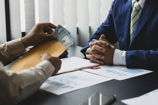 Comparatif des statuts : portage salarial vs auto-entrepreneur